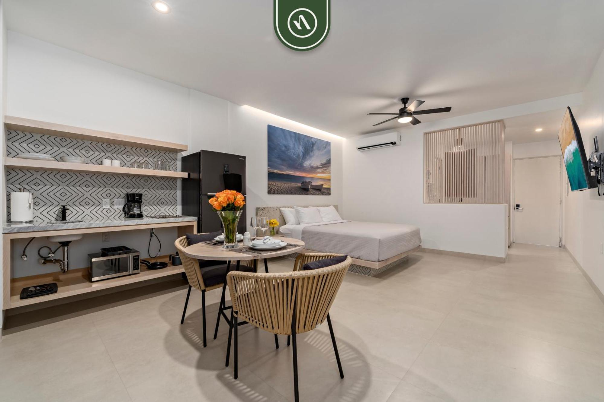 Condo Near Marina - Downtown - Pool - King カボ・サン・ルーカス エクステリア 写真
