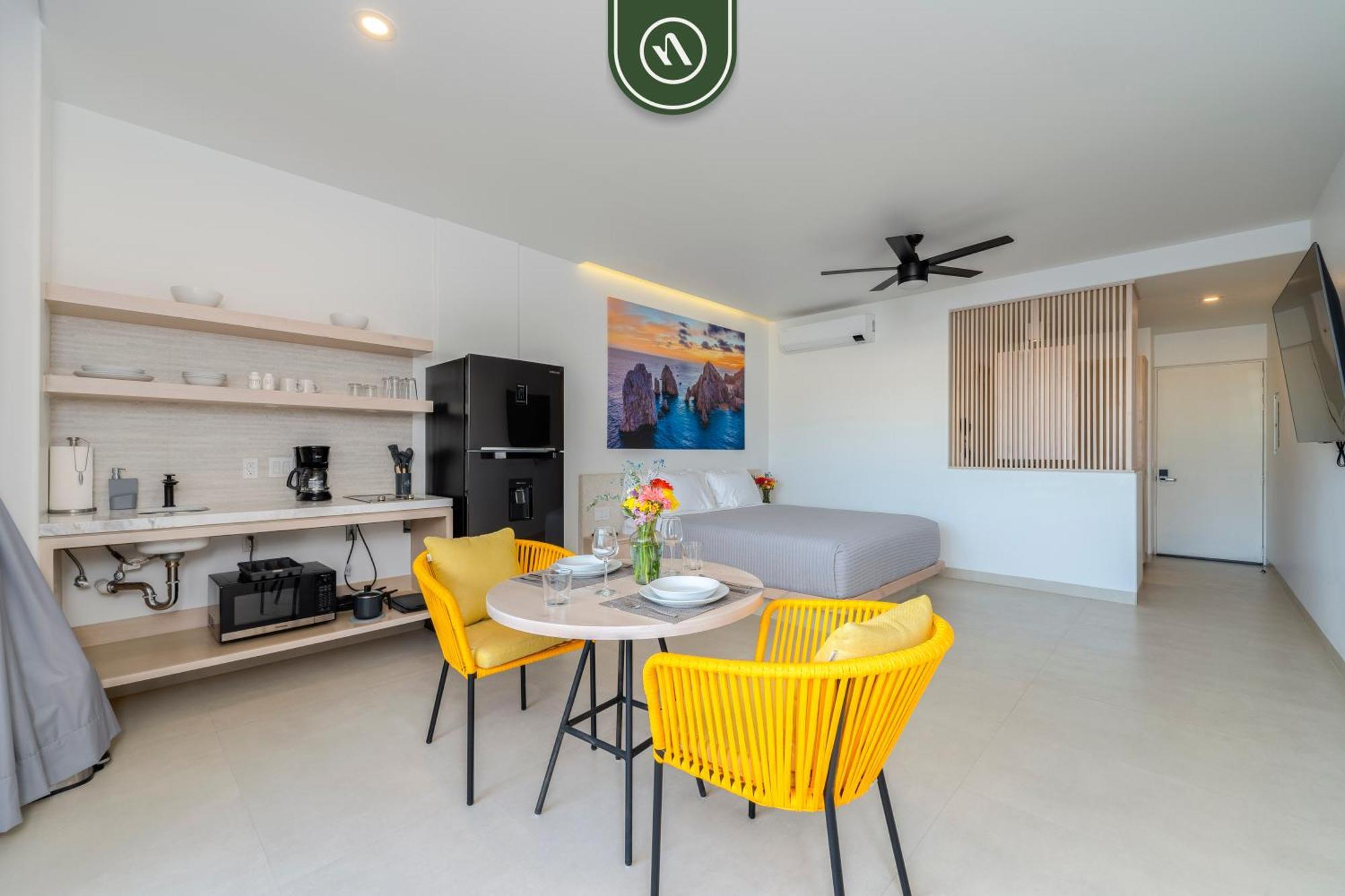 Condo Near Marina - Downtown - Pool - King カボ・サン・ルーカス エクステリア 写真
